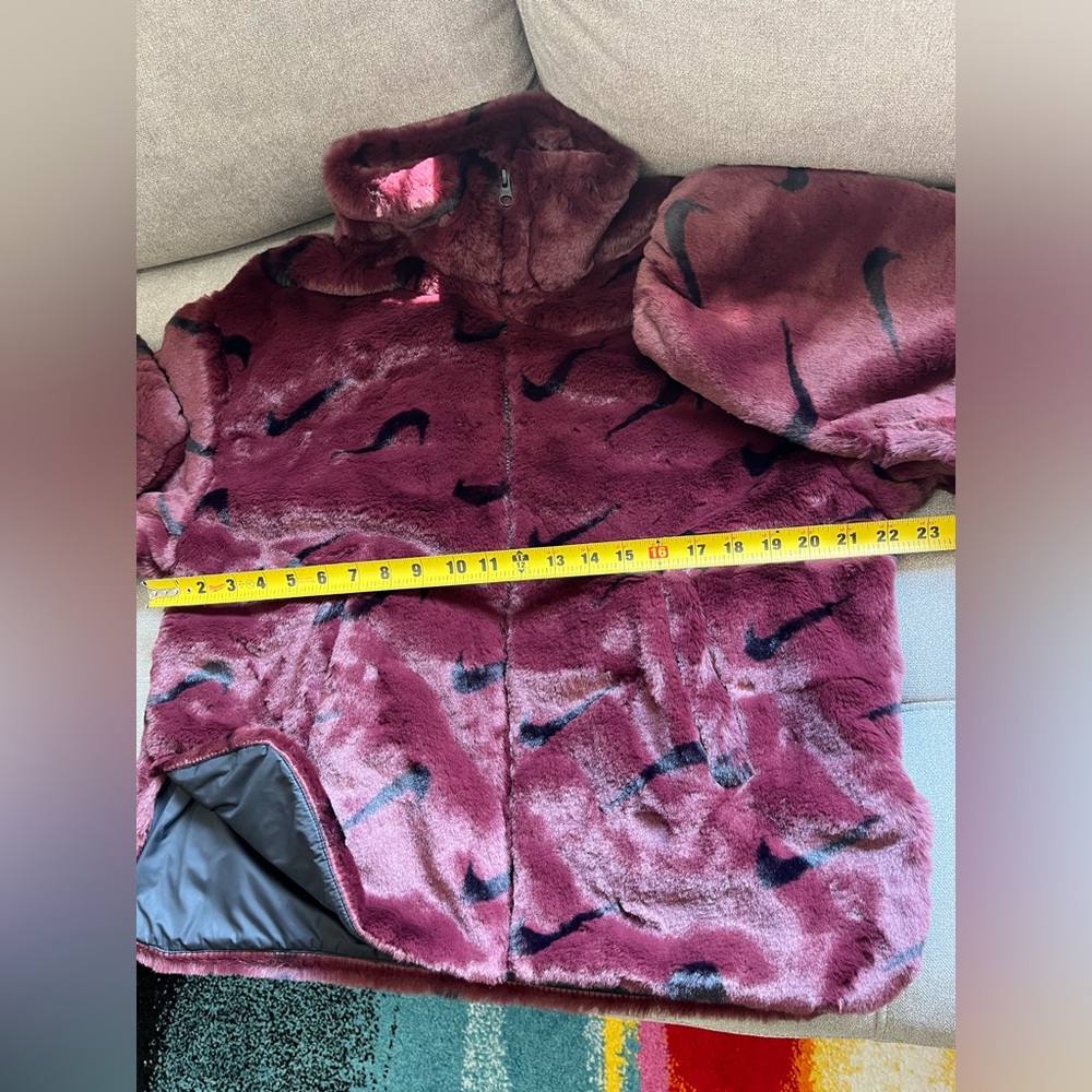 NWT $185 Nike Women's Sportswear Faux Fur Allover Print Jacket Burgundy Small - Picture 4 of 7